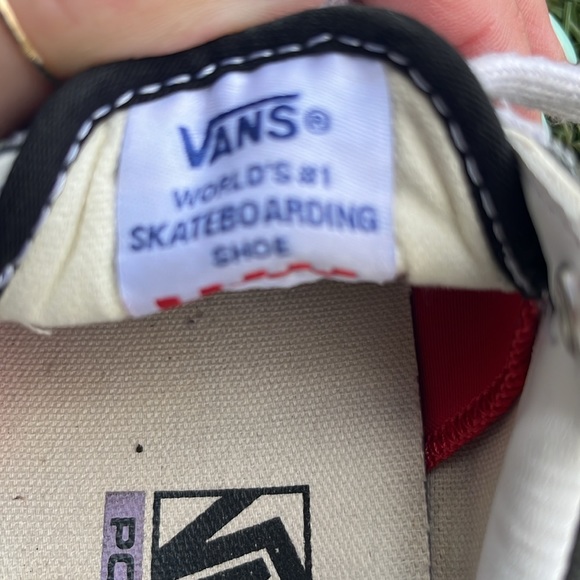 Vans skateboard shoes. - Picture 3 of 5